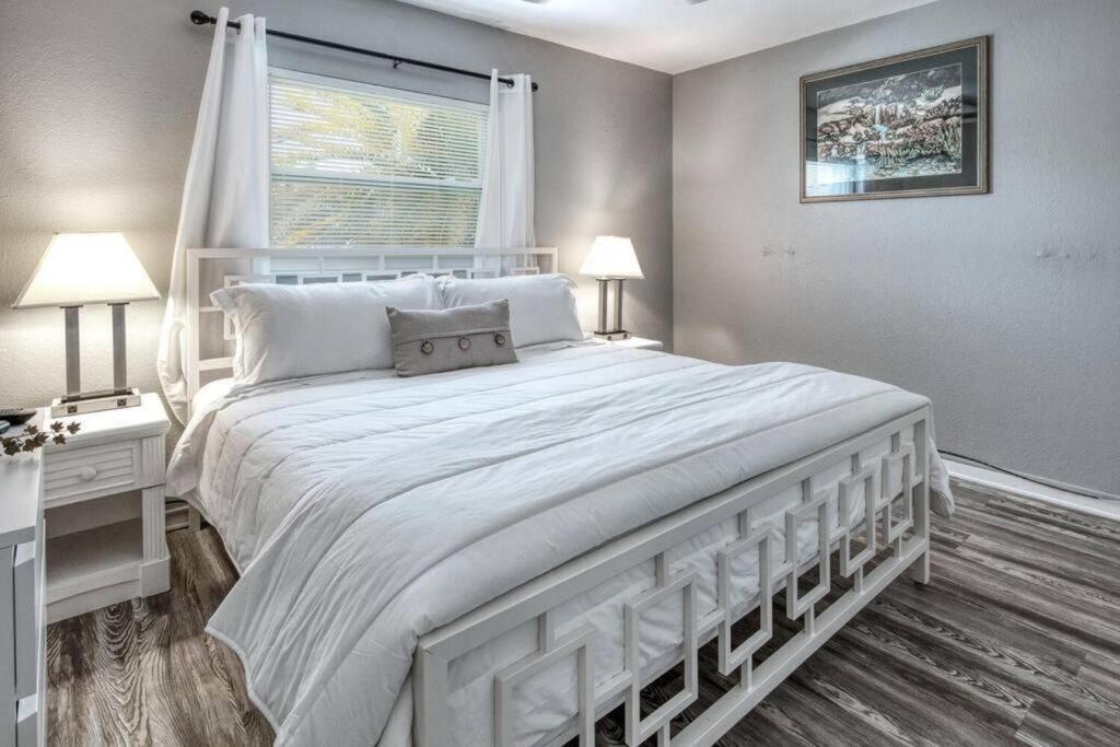 Sunset Beach Suites Of Madeira Beach! Pet Friendly Summer Getaway! Steps To Beach! - Suite 10 St. Pete Beach Exterior foto