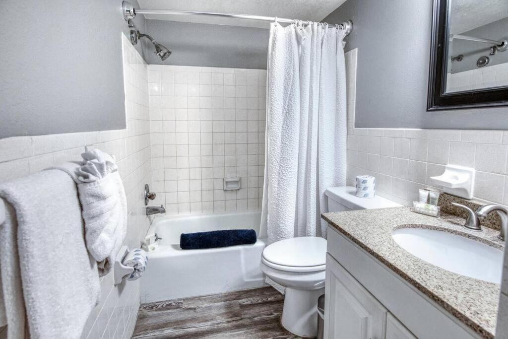 Sunset Beach Suites Of Madeira Beach! Pet Friendly Summer Getaway! Steps To Beach! - Suite 10 St. Pete Beach Exterior foto