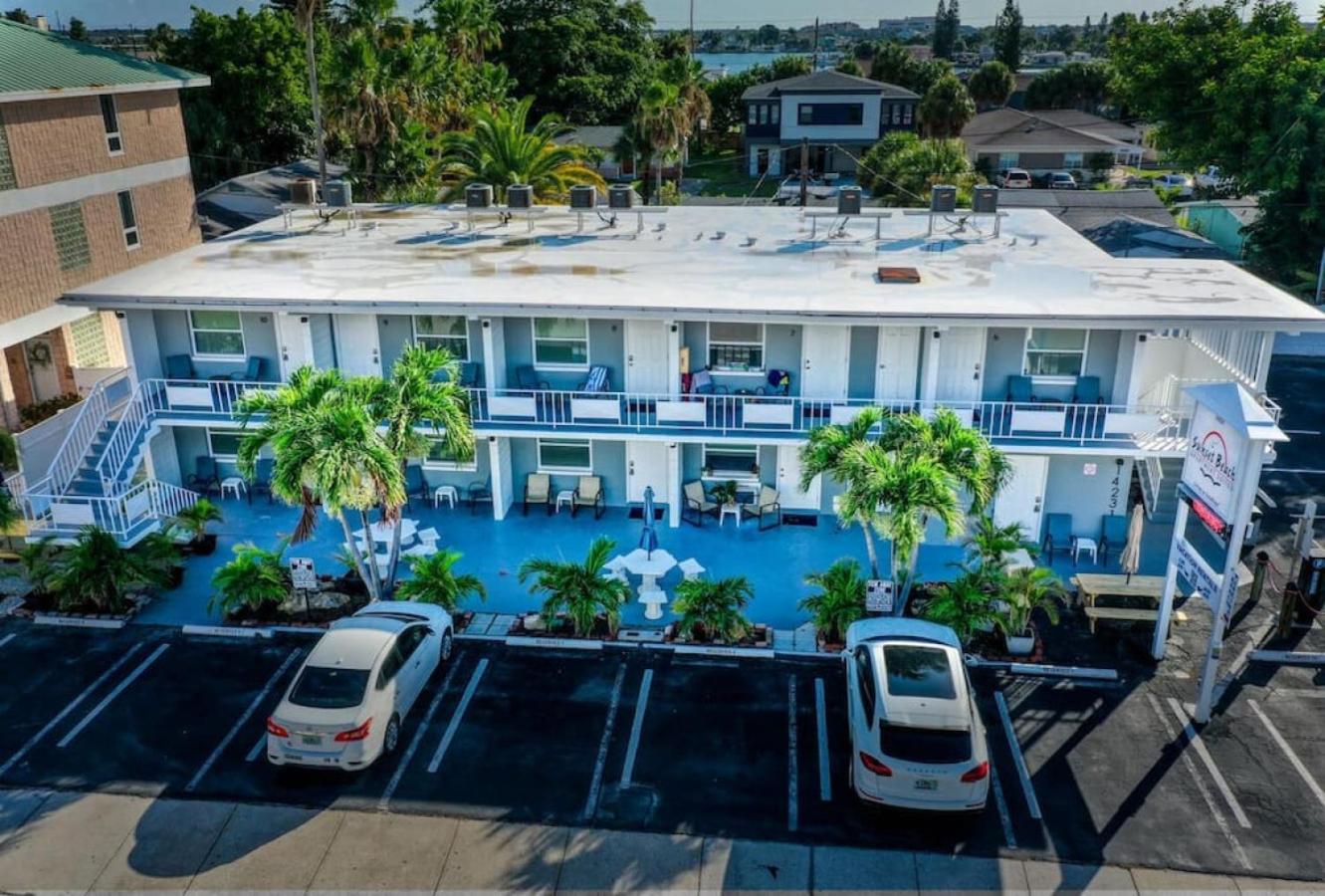 Sunset Beach Suites Of Madeira Beach! Pet Friendly Summer Getaway! Steps To Beach! - Suite 10 St. Pete Beach Exterior foto