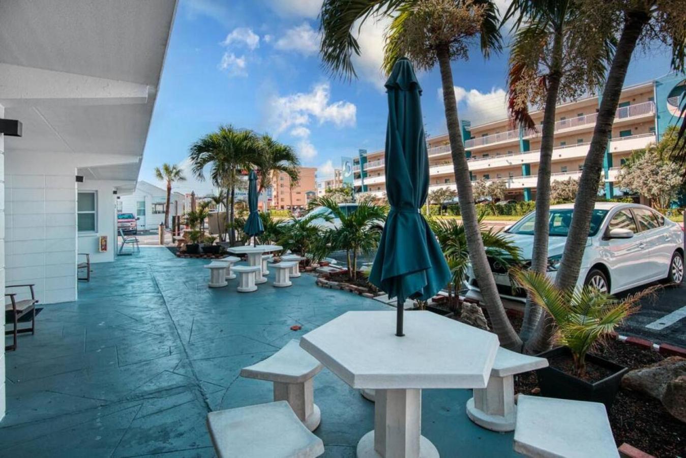 Sunset Beach Suites Of Madeira Beach! Pet Friendly Summer Getaway! Steps To Beach! - Suite 10 St. Pete Beach Exterior foto